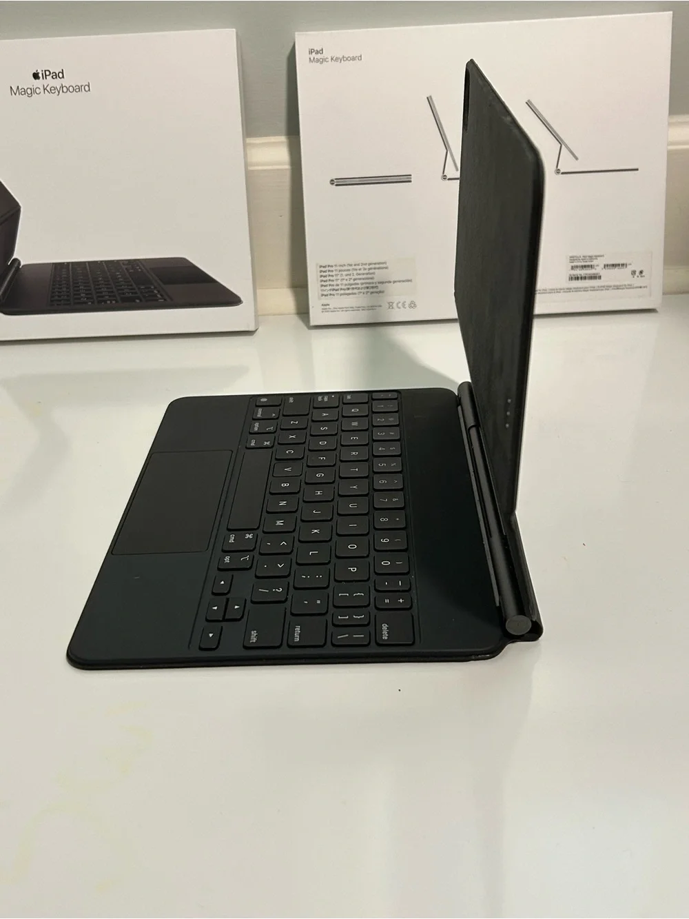 Apple Magic Keyboard Folio with Trackpad - Black